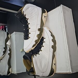 JORDAN 9 Statue Size 12